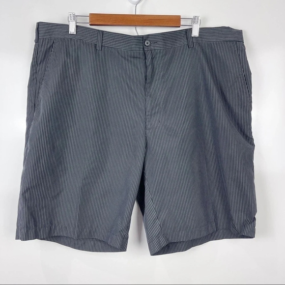 Men's PGA Tour Black Pinstripe Golf Shorts Sz 42 - Picture 1 of 7